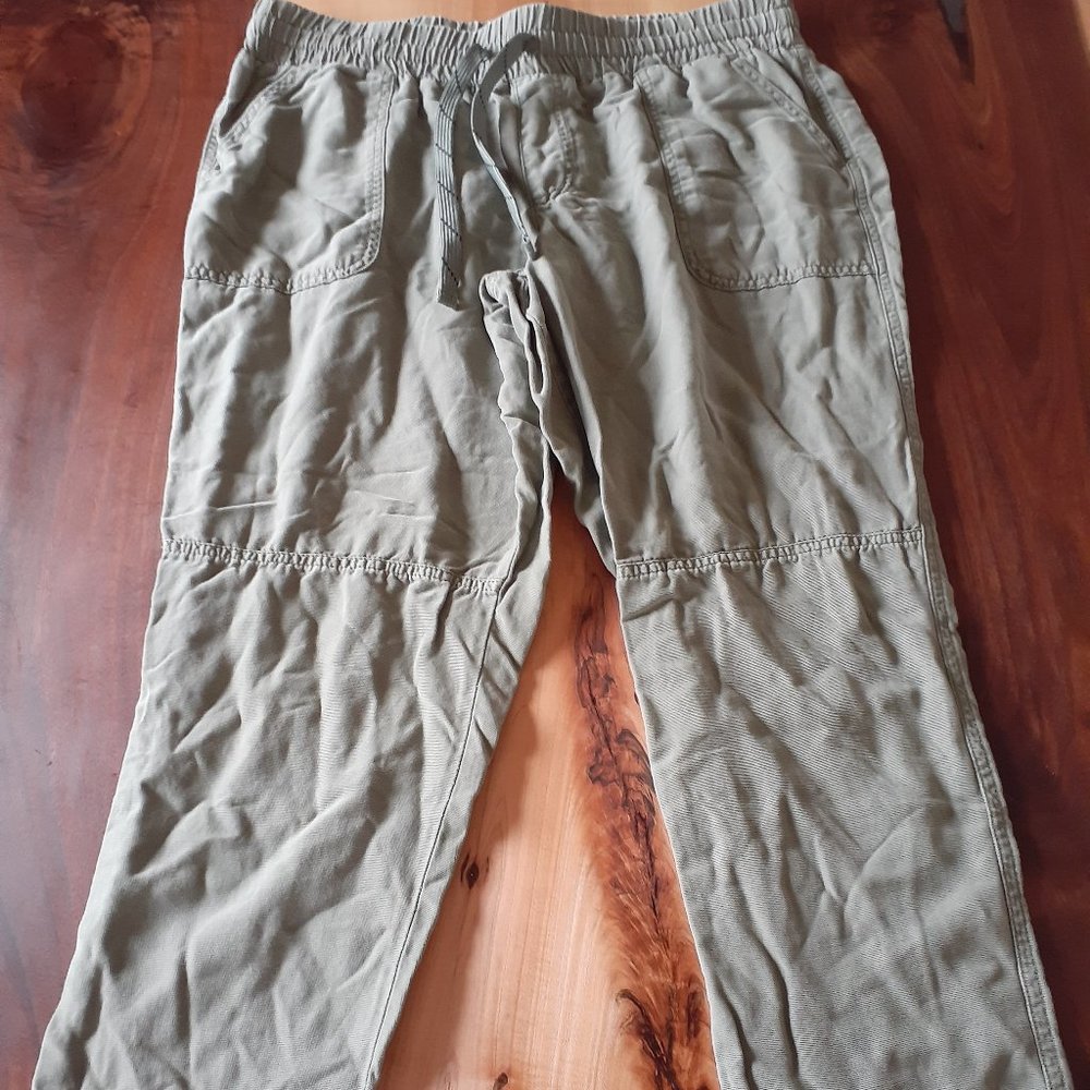 Maurices ankle length weekender olive green pants